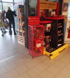 Spendenbox bei REWE am Klingelholl